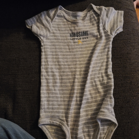 12 month boy clothes. Either never worn or worn once. - Picture 1 of 10